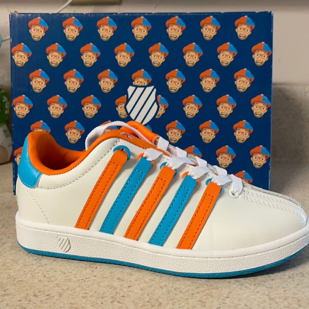 Brand new shoes Blippi